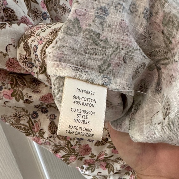 Max Studio Floral Puff Sleeve Blouse - Picture 6 of 9